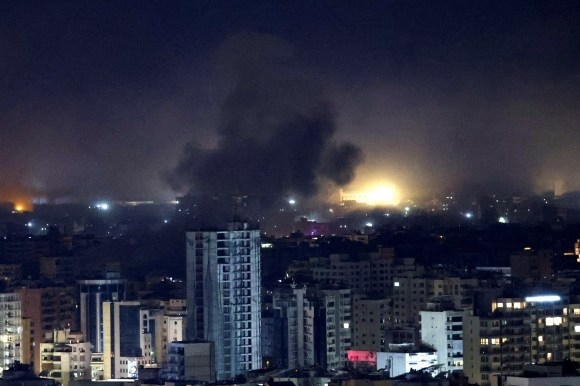 بيروت: إسرائيل تبدأ غزو لبنان بريا بمداهمات “محدودة” لأهداف لحزب الله